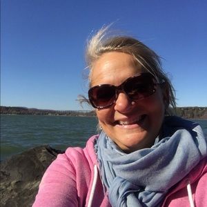 Meet your Posher, Janique